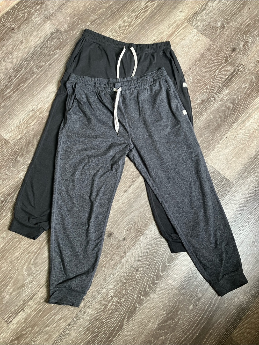 Vuori performance joggers